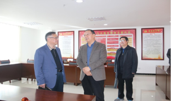 省委常委、省總工會(huì )主席馬吉孝等一行蒞臨青海物產(chǎn)集團公司視察，調研指導道路貨運企業(yè)建會(huì )、貨運司機入會(huì )等工作